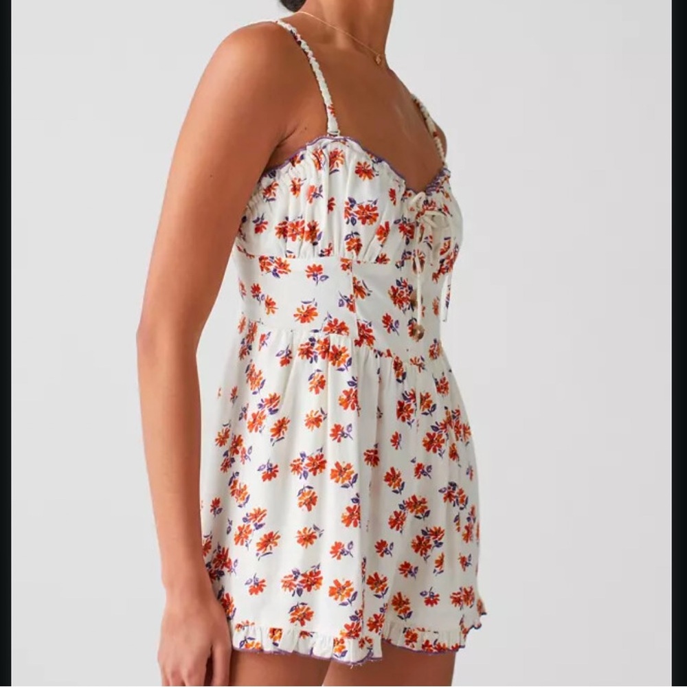 NWT! UO Betti Printed Floral Linen Romper Large
